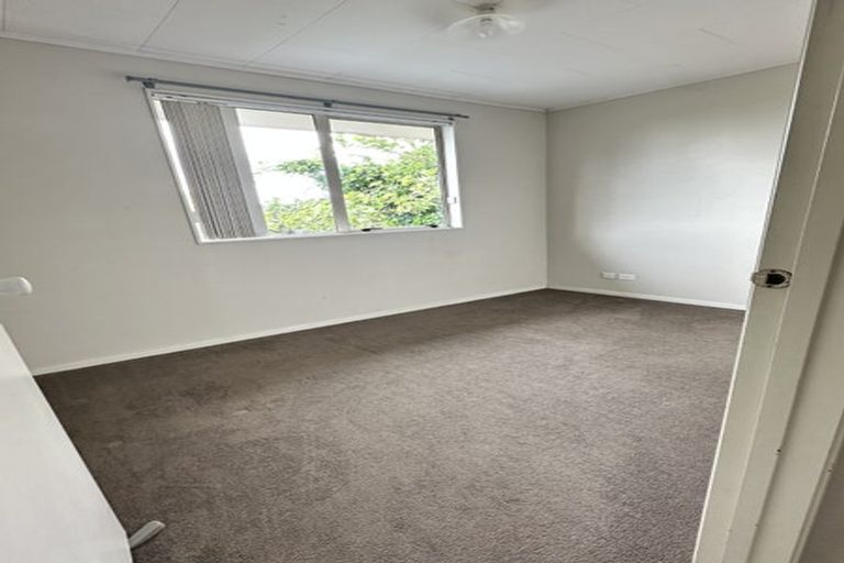 Photo of property in 21 Finn Place, Totara Vale, Auckland, 0629