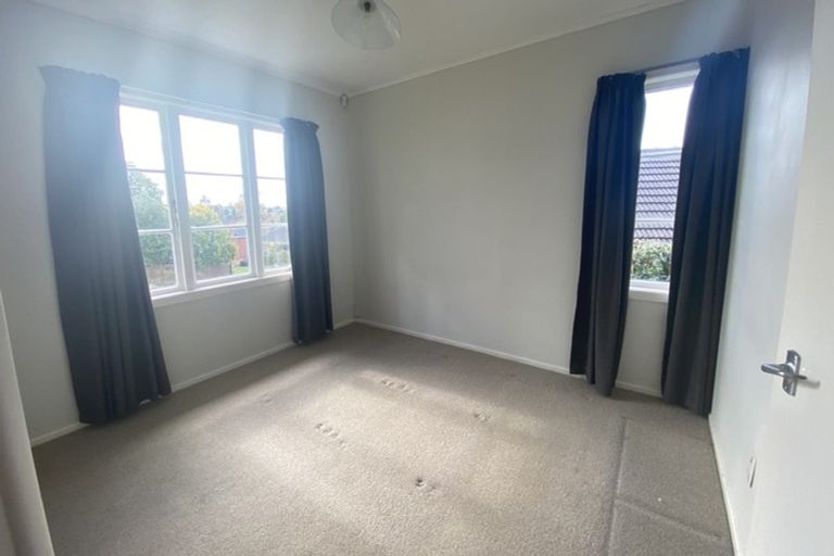 Photo of property in 5 Brookfield Road, Te Atatu Peninsula, Auckland, 0610
