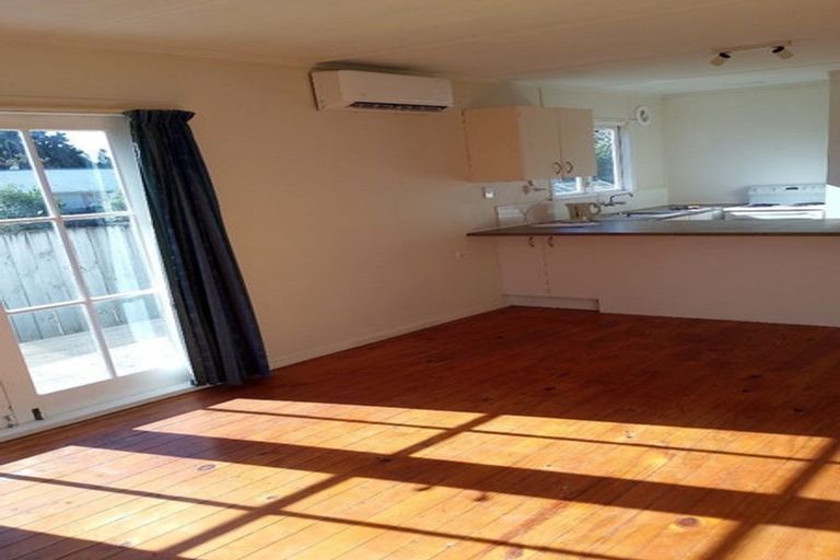 Photo of property in 12 Candia Road, Swanson, Auckland, 0612