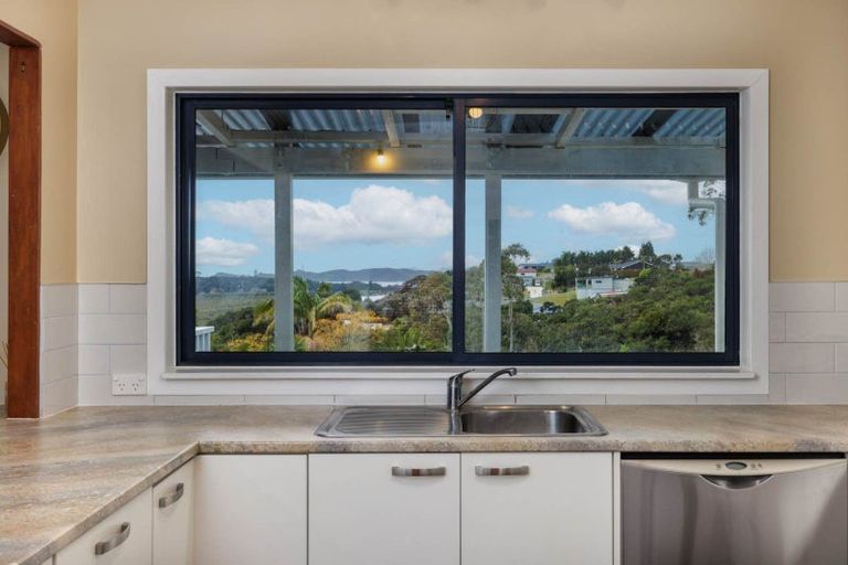 Photo of property in 47 Yorke Road, Haruru, 0204