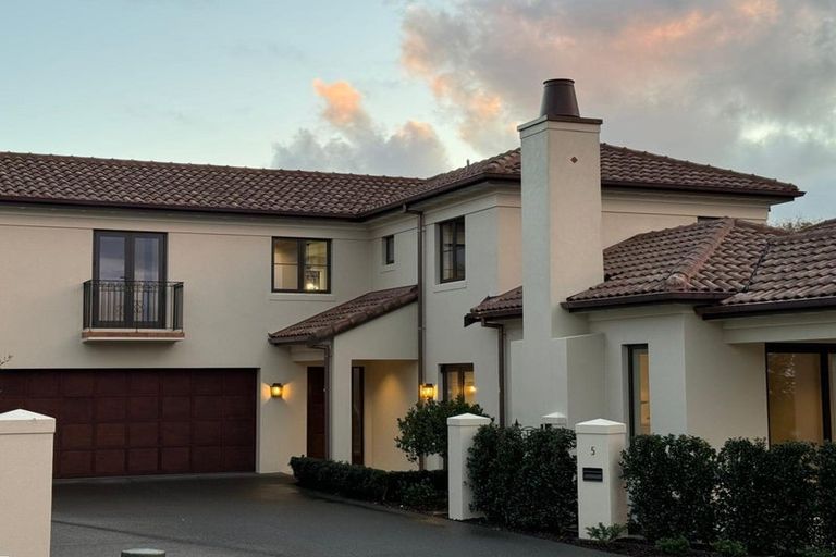 Photo of property in 5 Brianna Place, Karaka, 2113