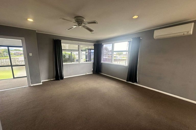 Photo of property in 52 Makarini Street, Paraparaumu, 5032