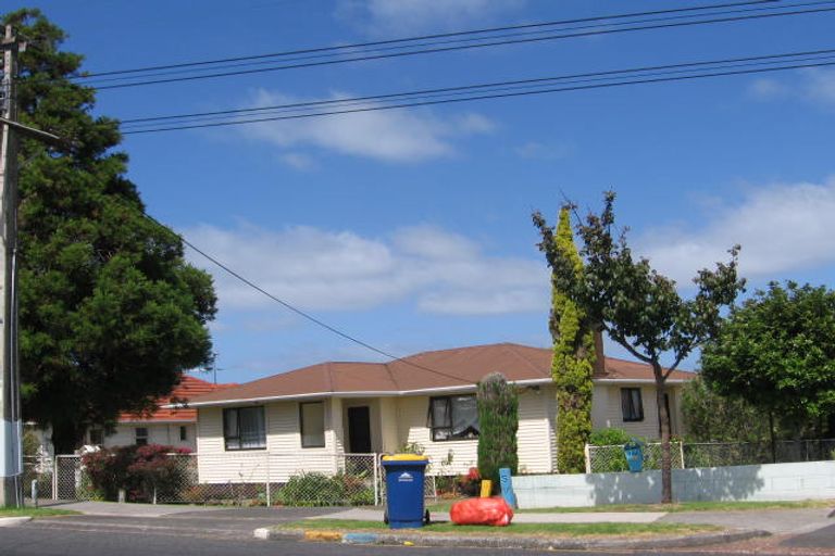 Photo of property in 130 Birkdale Road, Birkdale, Auckland, 0626