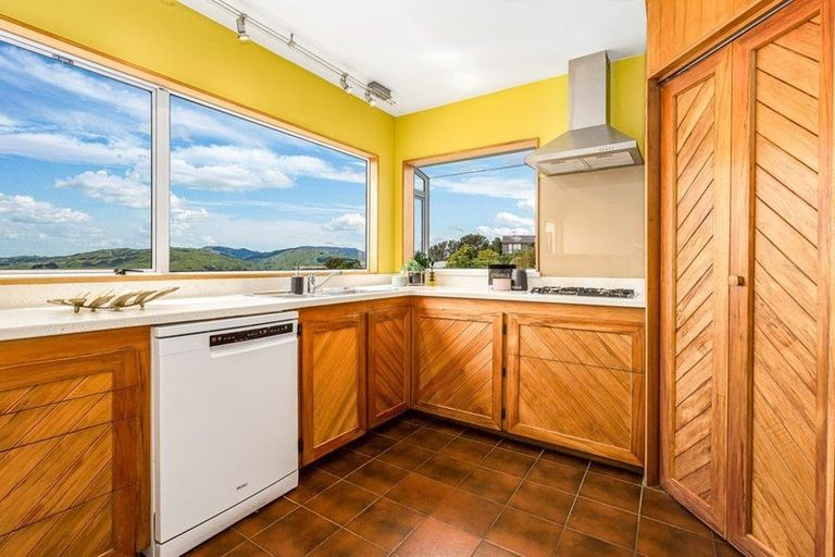 Photo of property in 37 Kahu Road, Paremata, Porirua, 5024