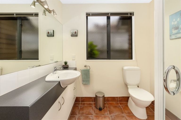 Photo of property in 28 Navigation Drive, Whitby, Porirua, 5024