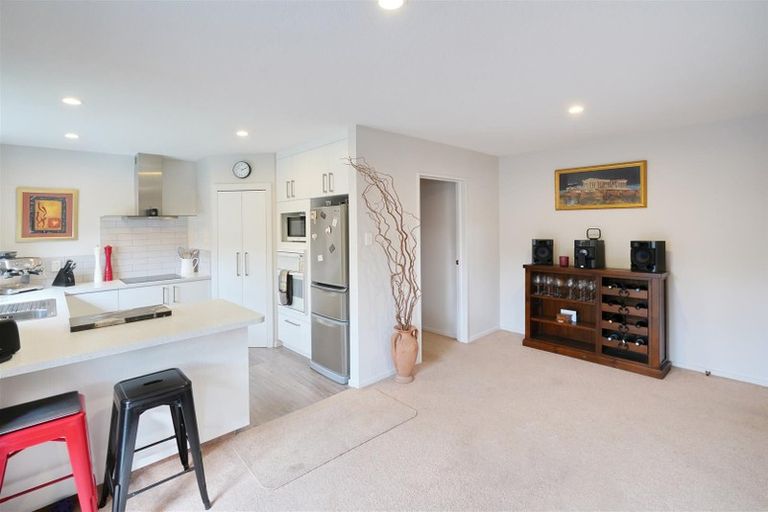 Photo of property in 2 Murfitt Place, Sockburn, Christchurch, 8042