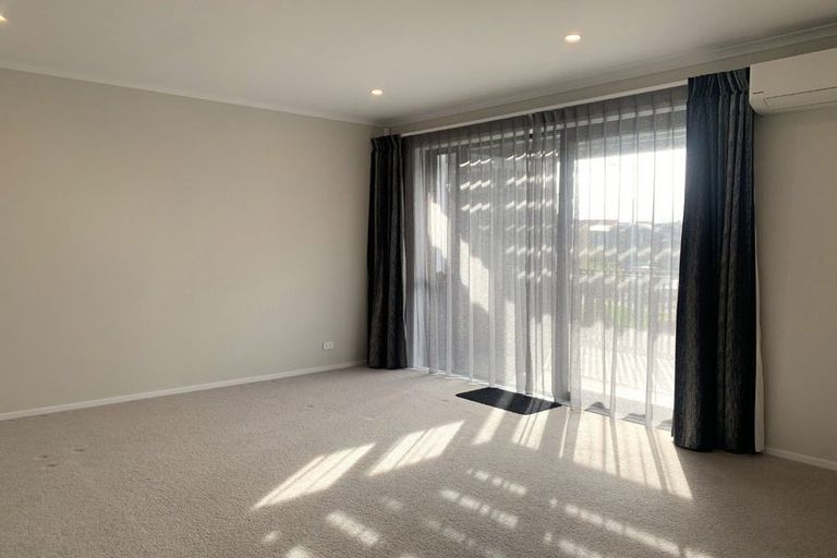 Photo of property in 3/2 Rangitamiro Place, Hobsonville, Auckland, 0616