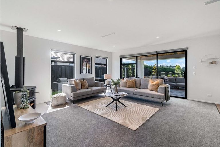 Photo of property in 19 Frank Ernest Crescent, Prebbleton, 7676