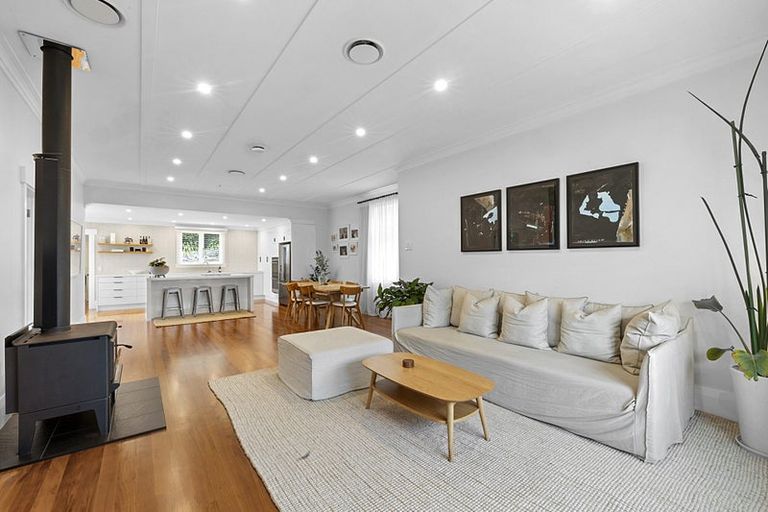 Photo of property in 70 Morley Street, New Plymouth, 4310