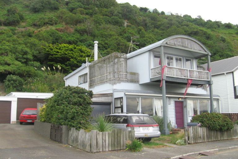 Photo of property in 296 Queens Drive, Lyall Bay, Wellington, 6022