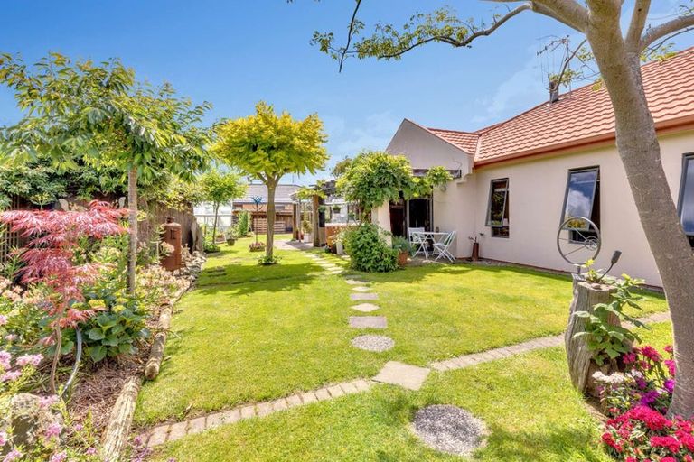 Photo of property in 44 Easton Way, Levin, 5510