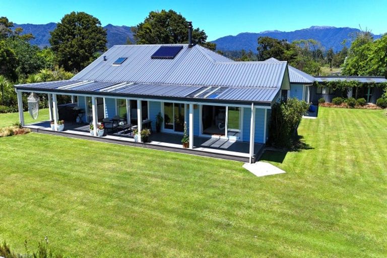 Photo of property in 134 Snodgrass Road, Westport, 7892