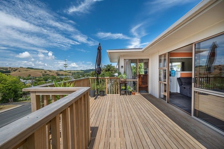 Photo of property in 17 Rautawhiri Road, Helensville, 0800