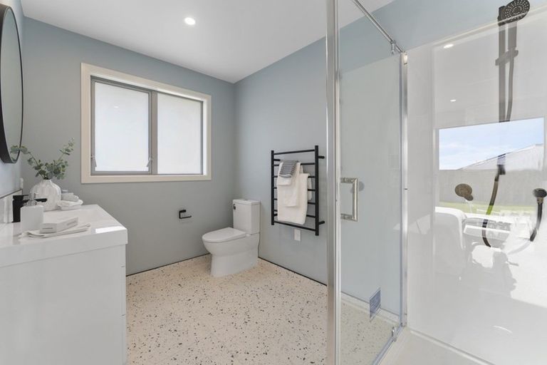 Photo of property in 18 Karearea Avenue, Waikanae, 5036