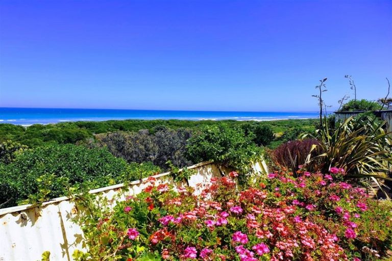 Photo of property in 93 Karaka Street, Castlecliff, Whanganui, 4501