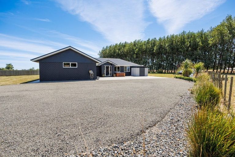 Photo of property in 985 Parewanui Road, Parewanui, Bulls, 4894