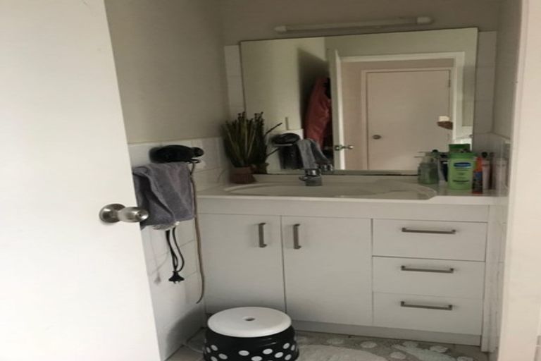 Photo of property in 47 Larnoch Road, Henderson, Auckland, 0610