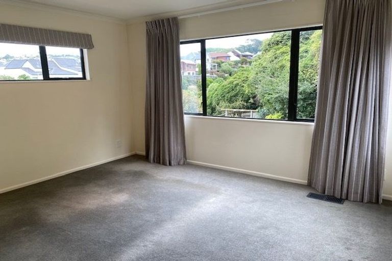 Photo of property in 5 Melksham Drive, Churton Park, Wellington, 6037