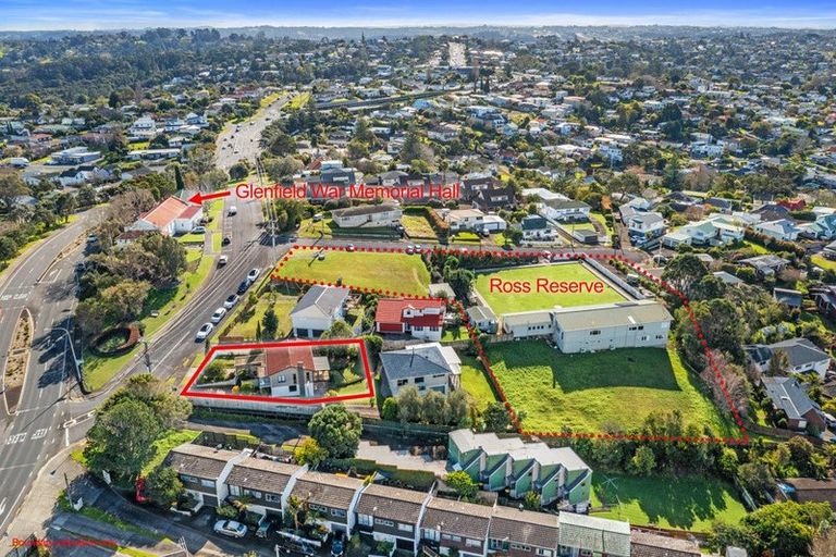 Photo of property in 1/3 Hall Road, Glenfield, Auckland, 0629