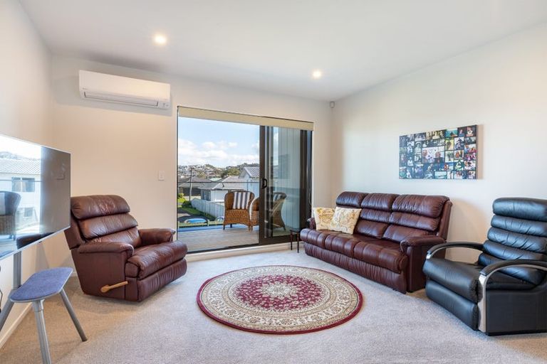 Photo of property in 11 Ngaru Way, Orewa, 0931