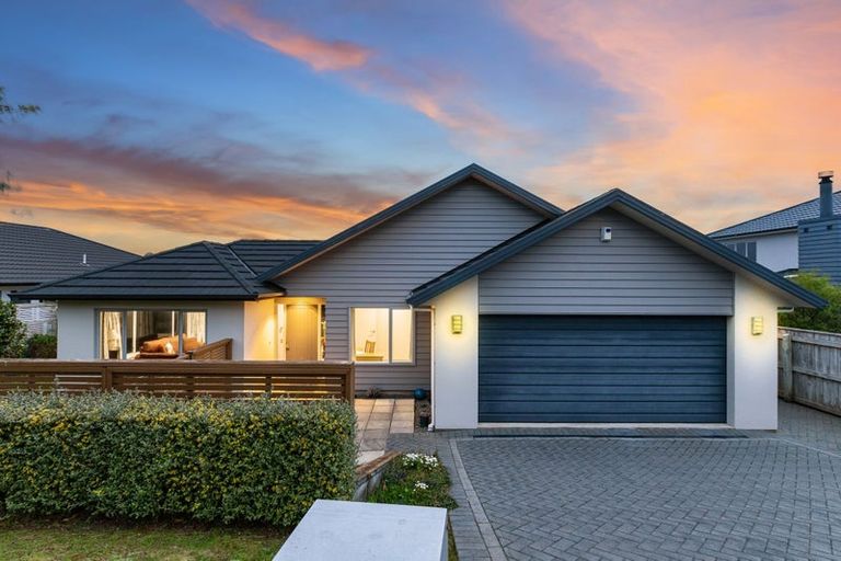 Photo of property in 19 Tongariro Drive, Aotea, Porirua, 5024