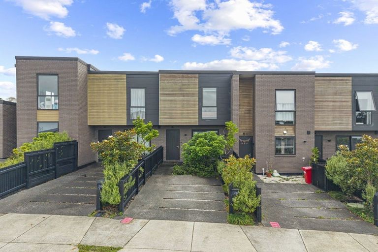 Photo of property in 3/46 Jane Maree Road, Kumeu, 0810