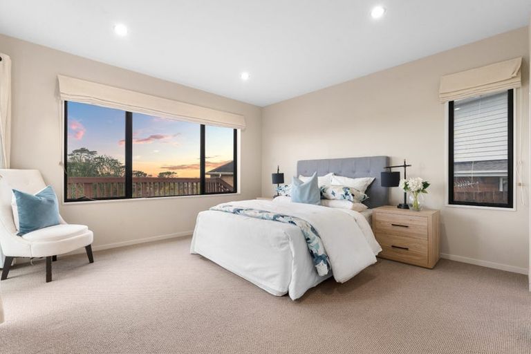 Photo of property in 83 Lake Panorama Drive, Henderson Valley, Auckland, 0612