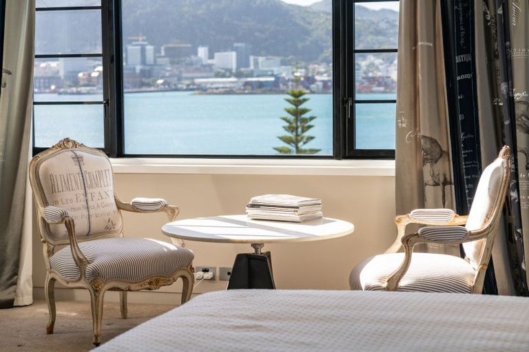 Photo of property in Broadwater Apartments, 214 Oriental Parade, Oriental Bay, Wellington, 6011