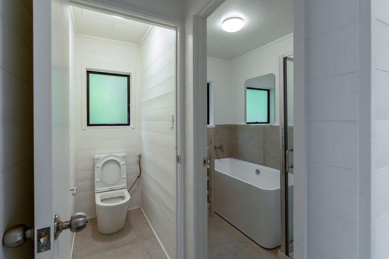 Photo of property in 184 Hutchinson Avenue, New Lynn, Auckland, 0600