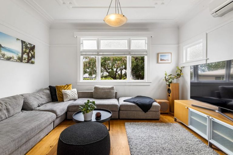 Photo of property in 1c Rutherford Street, Belmont, Auckland, 0622