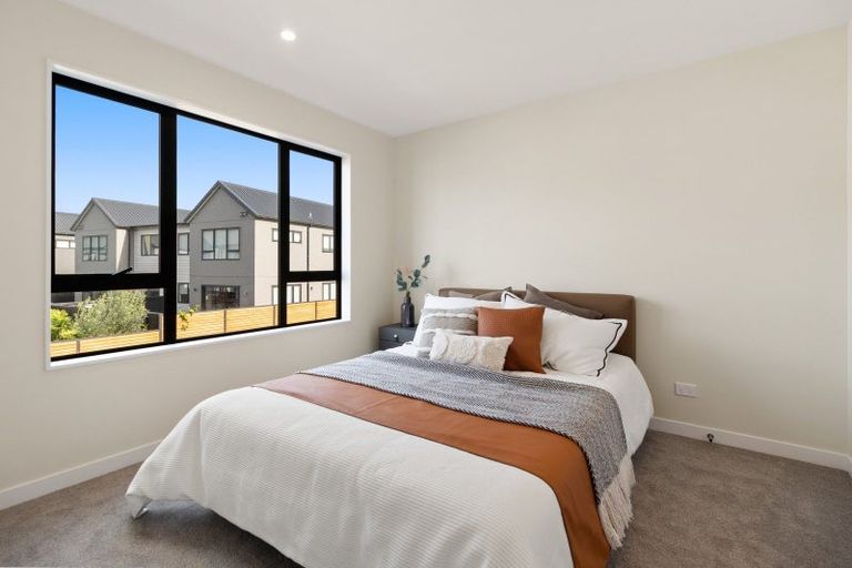 Photo of property in 128 Vintry Drive, Kumeu, 0810