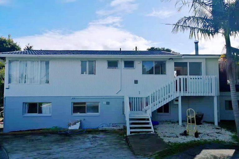 Photo of property in 31 Valley View Road, Glenfield, Auckland, 0629