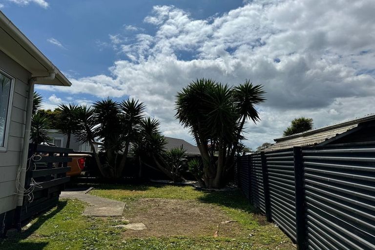 Photo of property in 1/42 Moncrieff Avenue, Clendon Park, Auckland, 2103