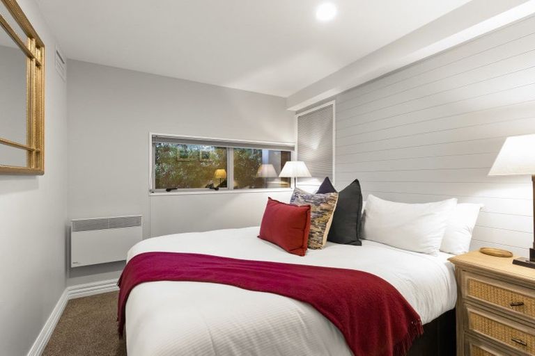 Photo of property in 10 Peregrine Place, Queenstown, 9300