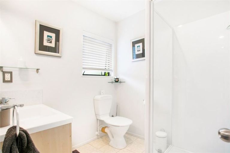 Photo of property in 30 Hercules Drive, Henderson, Auckland, 0612