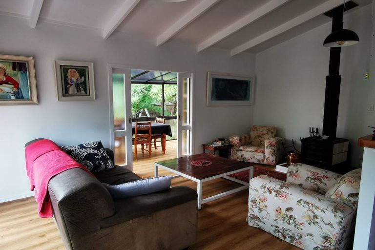 Photo of property in 29 Onedin Place, Titirangi, Auckland, 0604