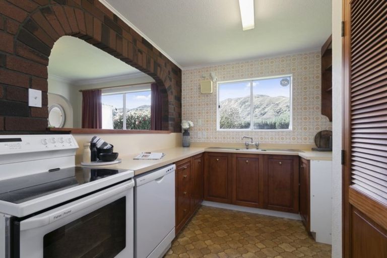 Photo of property in 7 Kew Grove, Wainuiomata, Lower Hutt, 5014