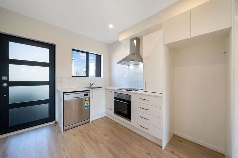 Photo of property in 13 Eileen Newey Place, Henderson, Auckland, 0612