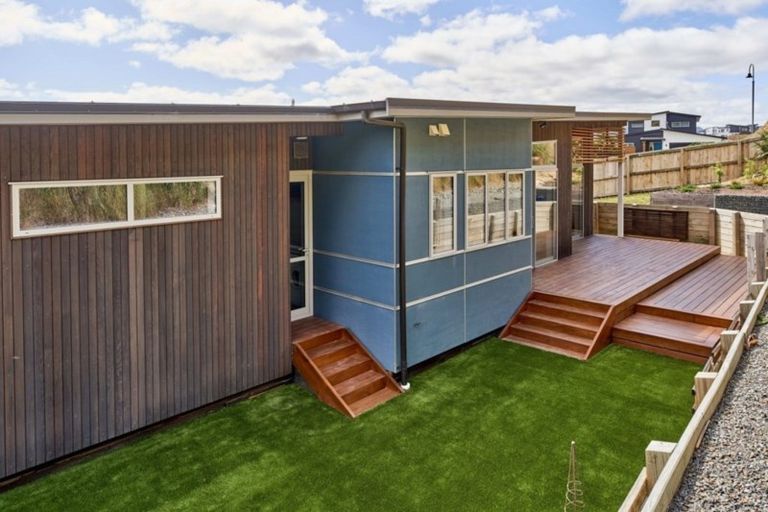 Photo of property in 3 Pacific View, Whitby, Porirua, 5024