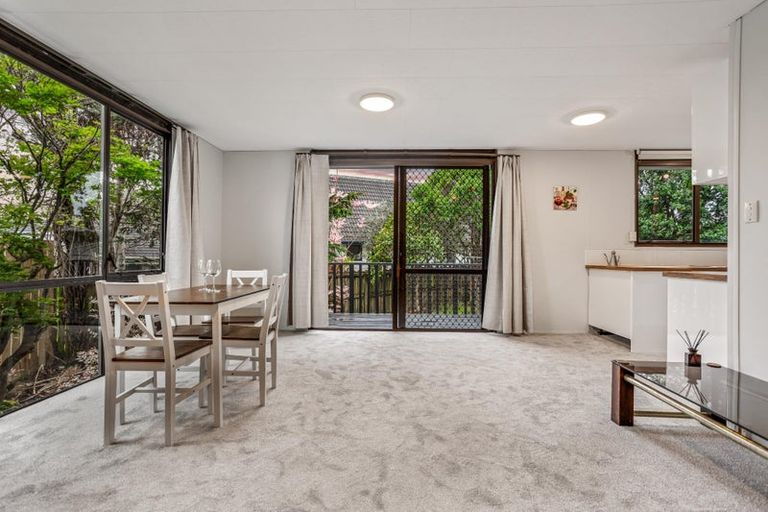 Photo of property in 2/5 Compass Place, Te Atatu Peninsula, Auckland, 0610