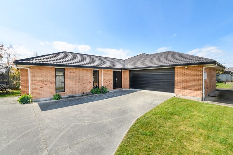 Photo of property in 23 Walnut Grove, Kelvin Grove, Palmerston North, 4414