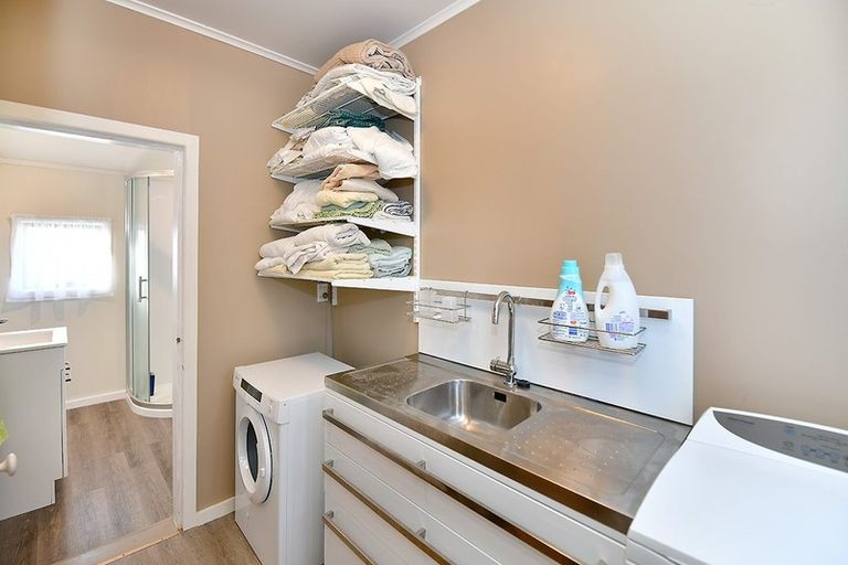 Photo of property in 45 Karaka Street, Helensville, 0800