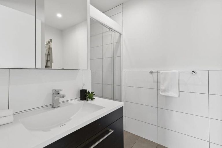 Photo of property in 29a Thurleigh Grove, Karori, Wellington, 6012