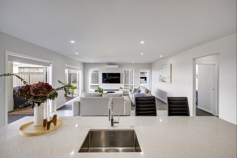 Photo of property in 48 Kenny Road, Te Awa, Napier, 4110