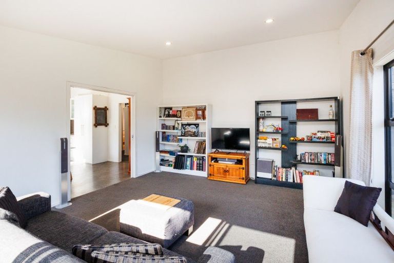 Photo of property in 51 Chestnut Close, Kelvin Grove, Palmerston North, 4414