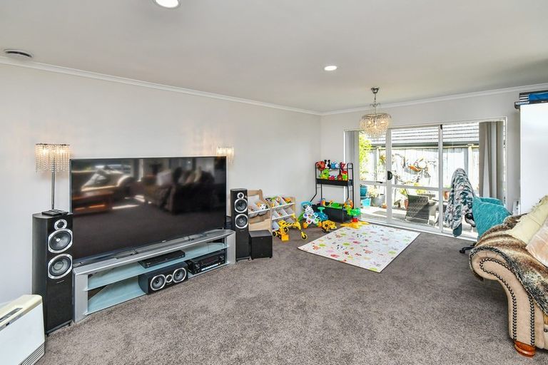 Photo of property in 4 Glasson Avenue, Flat Bush, Auckland, 2016