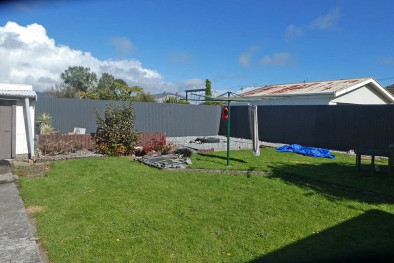 Photo of property in 42 Disraeli Street, Westport, 7825