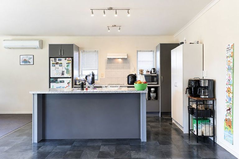 Photo of property in 6 Corsair Place, Melville, Hamilton, 3206