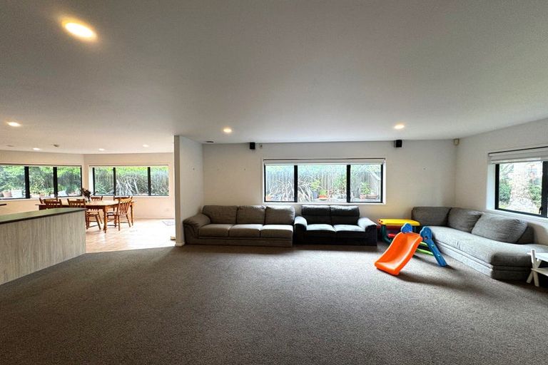 Photo of property in 7 Lone Tree Avenue, Te Atatu Peninsula, Auckland, 0610