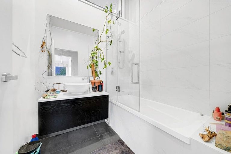 Photo of property in 8 Aberdeen Road, Campbells Bay, Auckland, 0620